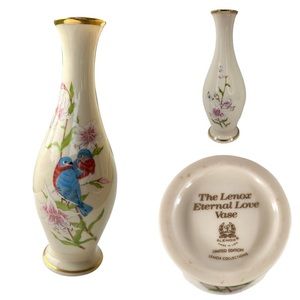 The Lenox Eternal Love Vase - Special Edition.